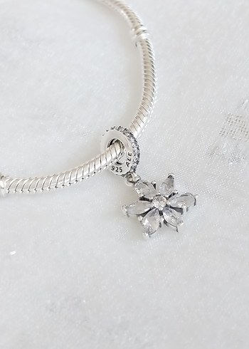 Pandora Herbaryum Çiçek Sallantılı Charm - Görsel 3