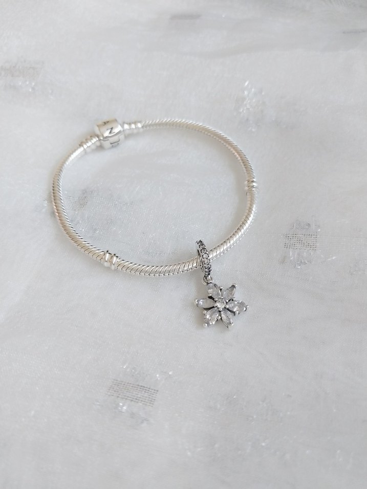 Pandora Herbaryum Çiçek Sallantılı Charm - Görsel 2