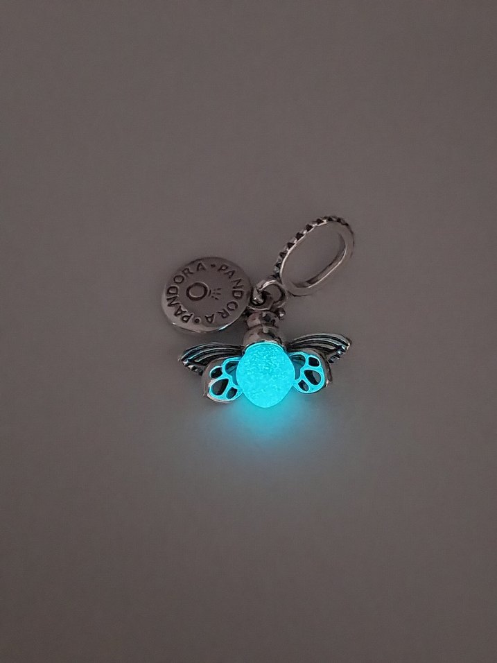 Pandora Karanlıkta Parlayan Ateşböceği Charm - Görsel 5