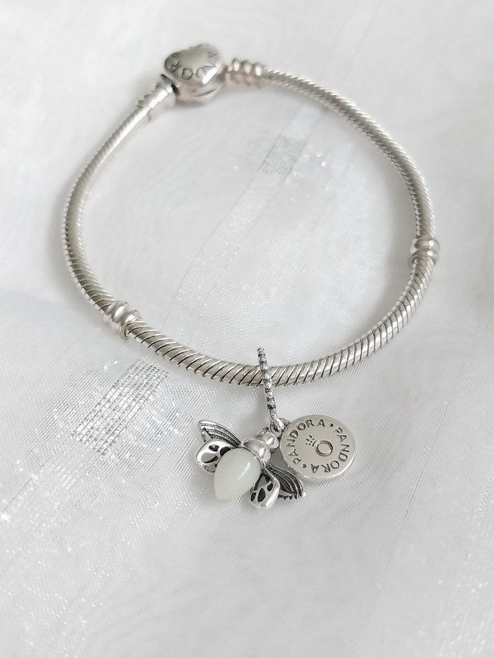 Pandora Karanlıkta Parlayan Ateşböceği Charm - Görsel 3