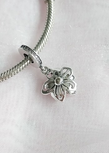 Pandora Kiraz Çiçeği Charm - Görsel 4