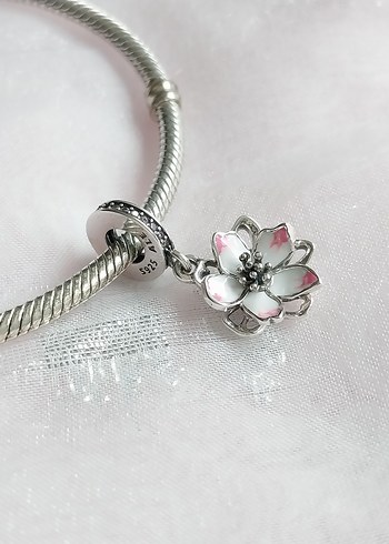 Pandora Kiraz Çiçeği Charm - Görsel 3