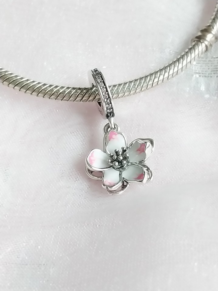 Pandora Kiraz Çiçeği Charm - Görsel 2