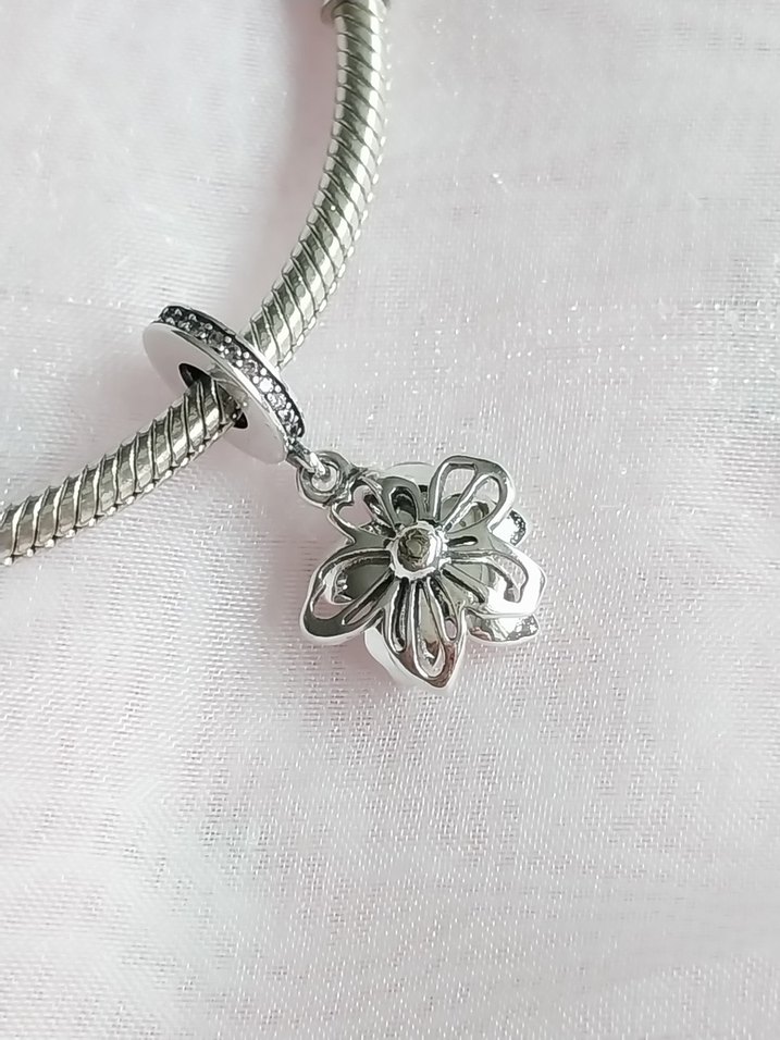 Pandora Kiraz Çiçeği Charm - Görsel 4