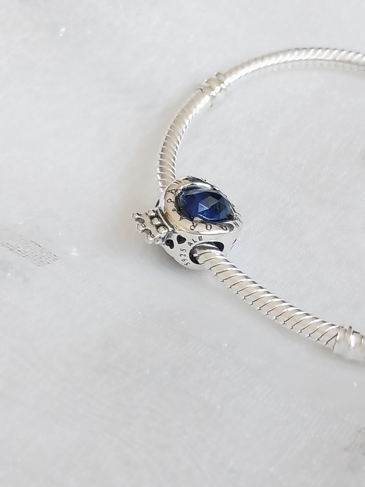 Pandora Mavi Taşlı O Taç Charm - Görsel 4