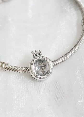 Beden Pandora Şeffaf Taşlı O Taç Charm