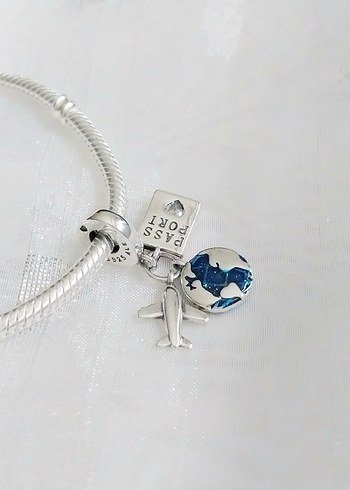 Beden Pandora Pass Port Charm