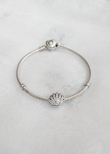 Pandora Pandora Şeffaf Taşlı İstiridye Kabuğu Charm