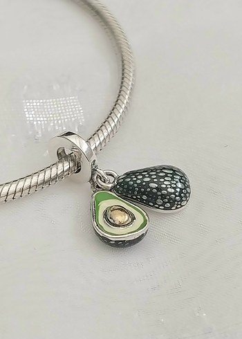 Beden Pandora Avokado Sallantılı Charm