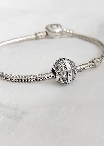 Beden Pandora Logolu Taşlı Charm