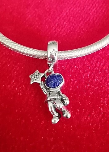 Uzaydaki Astronot Charm 
