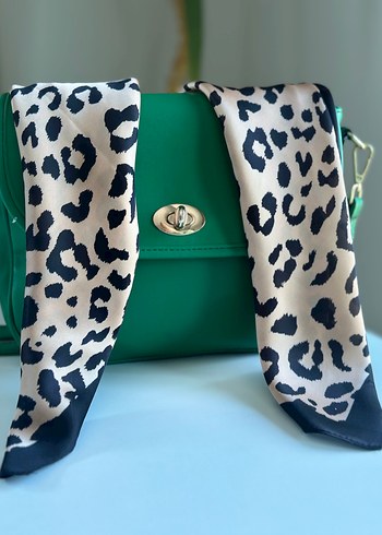Parlak Leopar Desenli Kadın fular/bandana