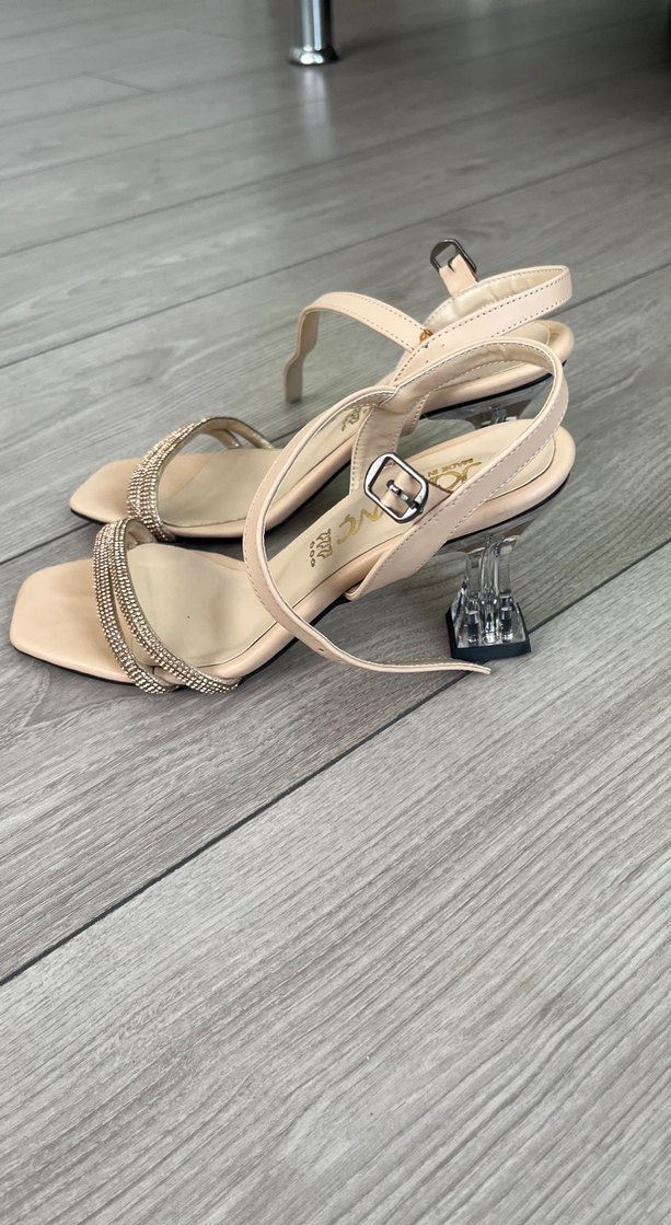 Bej Parlak Yılan Desenli Tokalı Topuklu Kadın Ayakkabı - Görsel 2