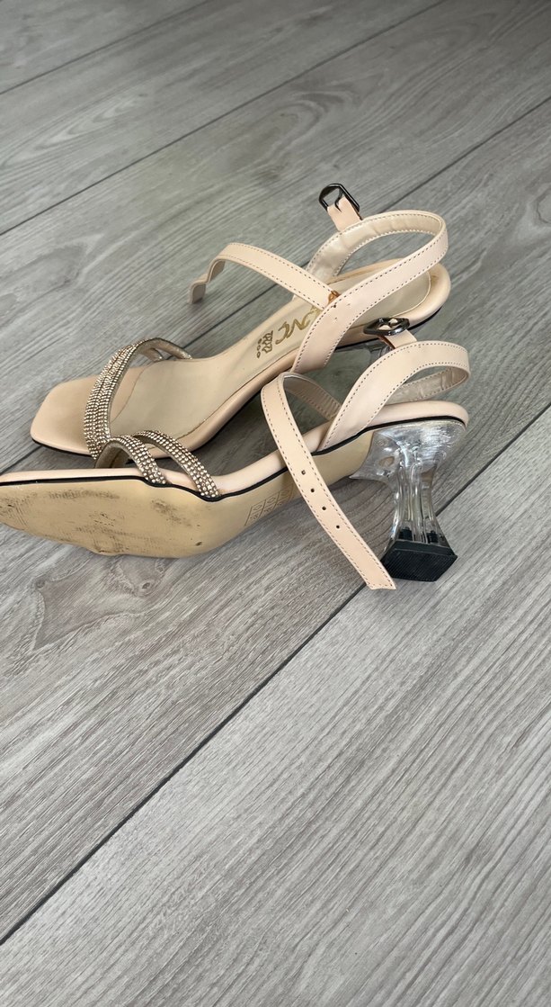 Bej Parlak Yılan Desenli Tokalı Topuklu Kadın Ayakkabı - Görsel 3