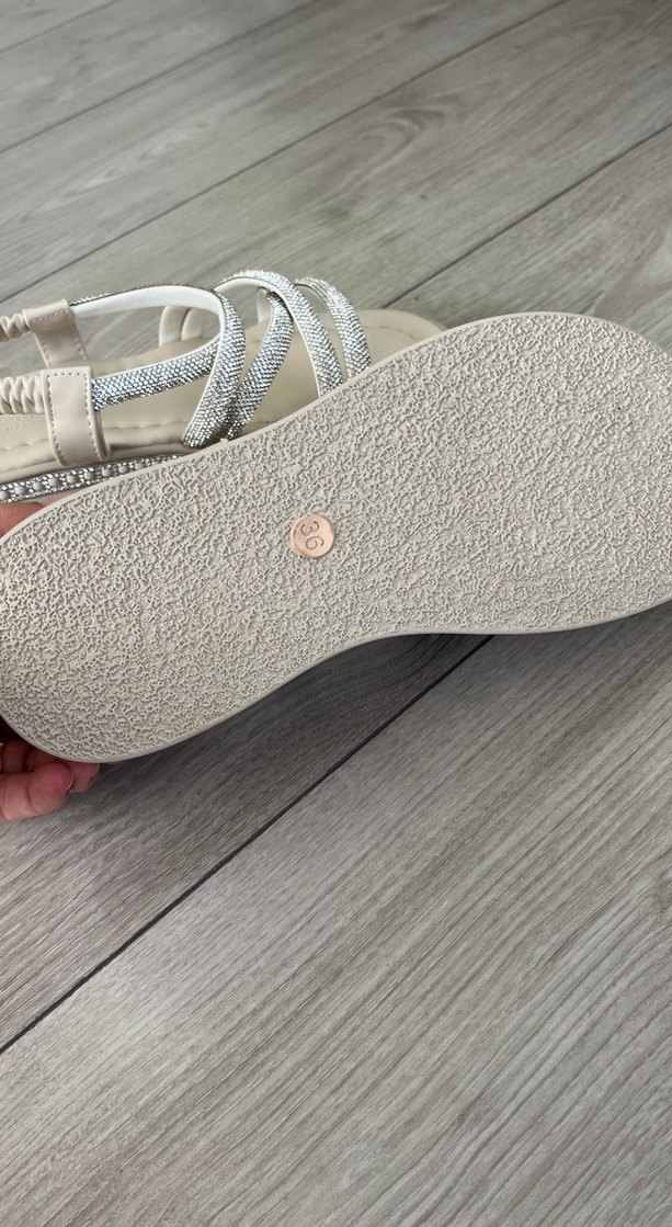 Beyaz Dolgu Topuklu Tokalı Kadın Sandalet - Görsel 5