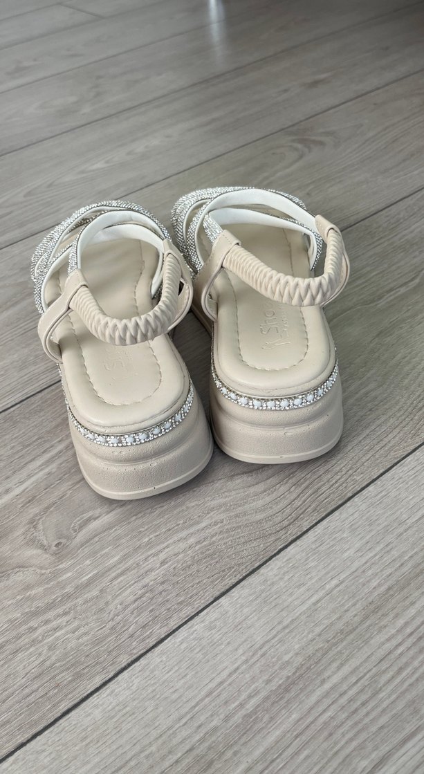 Beyaz Dolgu Topuklu Tokalı Kadın Sandalet - Görsel 3