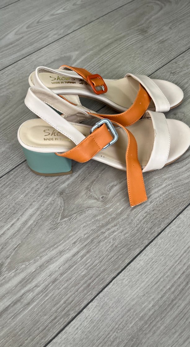 Bej ve Turuncu Tokalı Topuklu Kadın Sandalet - Görsel 2