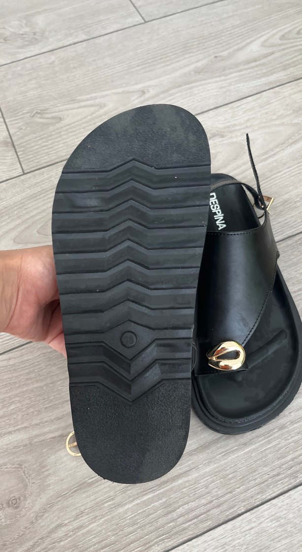 Siyah Kemerli Kadın Dolgu Topuklu Sandalet - Görsel 4