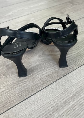 Siyah Yılan Desenli Tokalı Topuklu Kadın Ayakkabı - Görsel 5