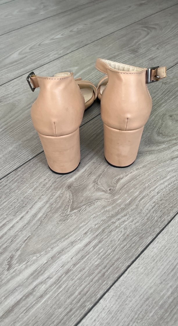 Bej Süet Tokalı İnce Topuklu Kadın Ayakkabı - Görsel 3