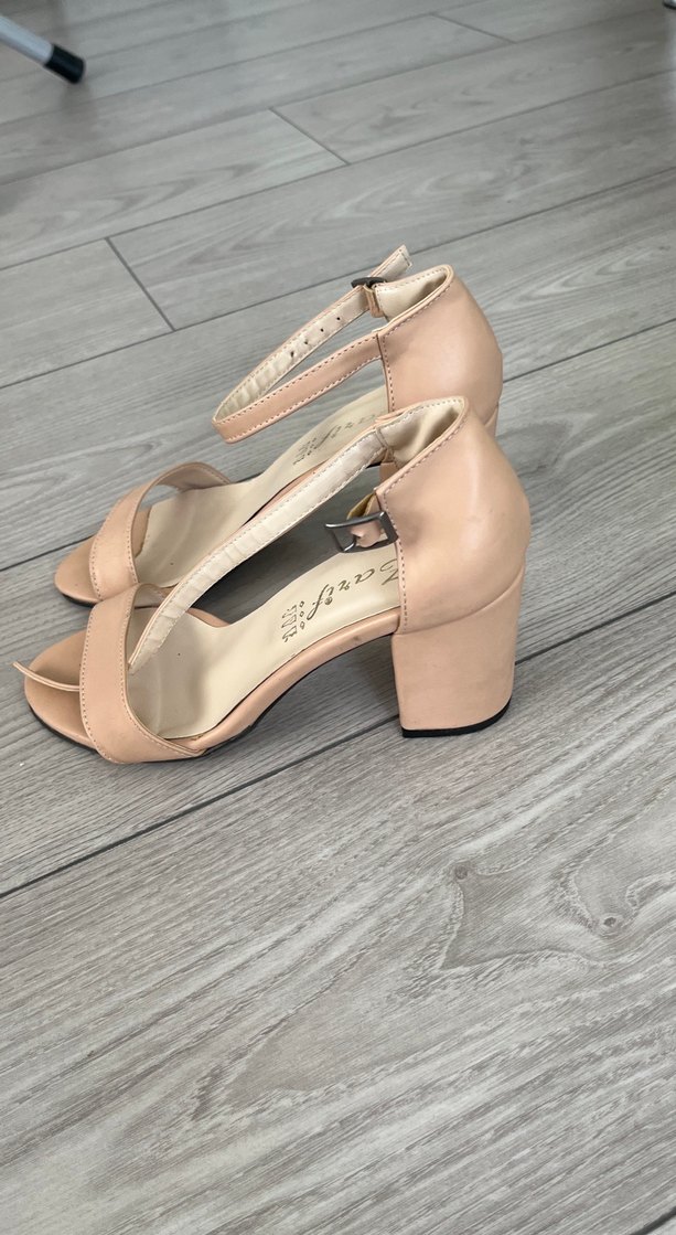 Bej Süet Tokalı İnce Topuklu Kadın Ayakkabı - Görsel 2