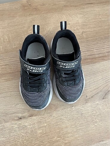 23 Beden siyah Renk Skechers erkek çoçuk ayakkabı