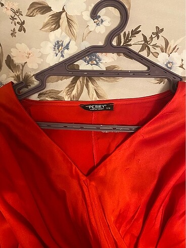 Saten kırmızı elbise - Görsel 3