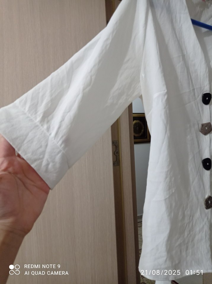 Düğmeli Keten Beyaz Kadın Gömlek - Görsel 2