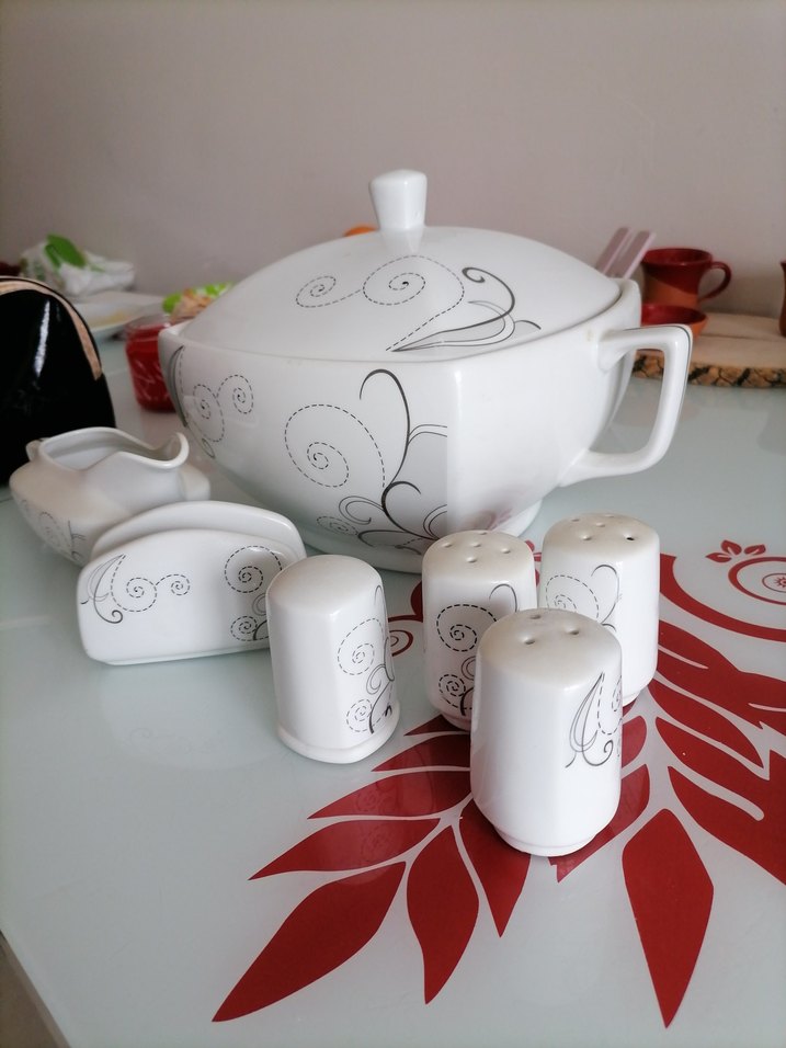 Nakış Desenli Beyaz Sofra Takımı - Görsel 3