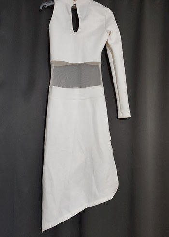 Asimetrik, tül detaylı, beyaz kadın abiye elbise - Görsel 2