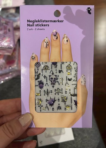 Mor ve Beyaz Tırnak Süslemeleri 3D - Görsel 3