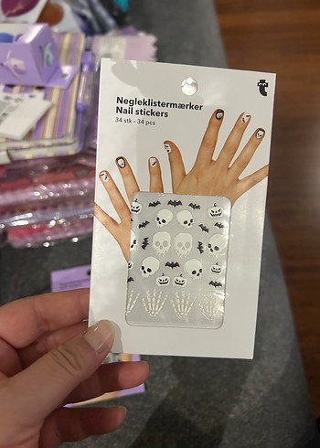 Mor ve Beyaz Tırnak Süslemeleri 3D - Görsel 7