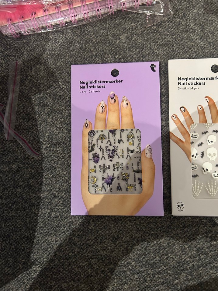 Mor ve Beyaz Tırnak Süslemeleri 3D - Görsel 2