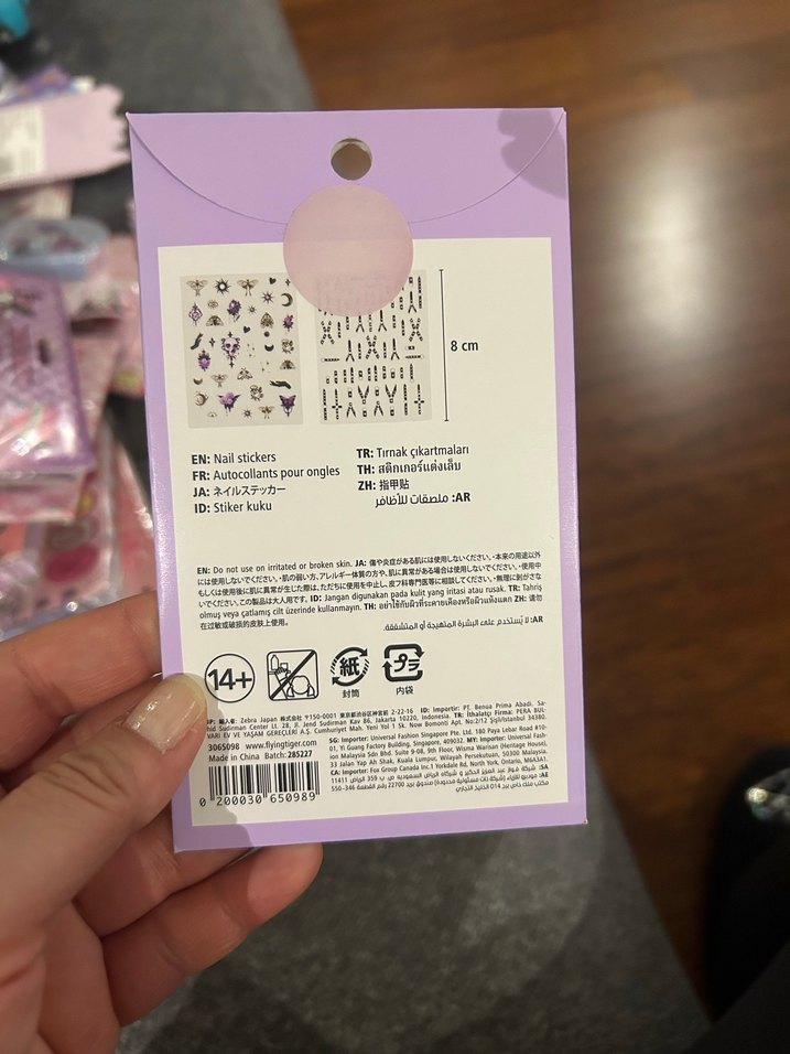 Mor ve Beyaz Tırnak Süslemeleri 3D - Görsel 5