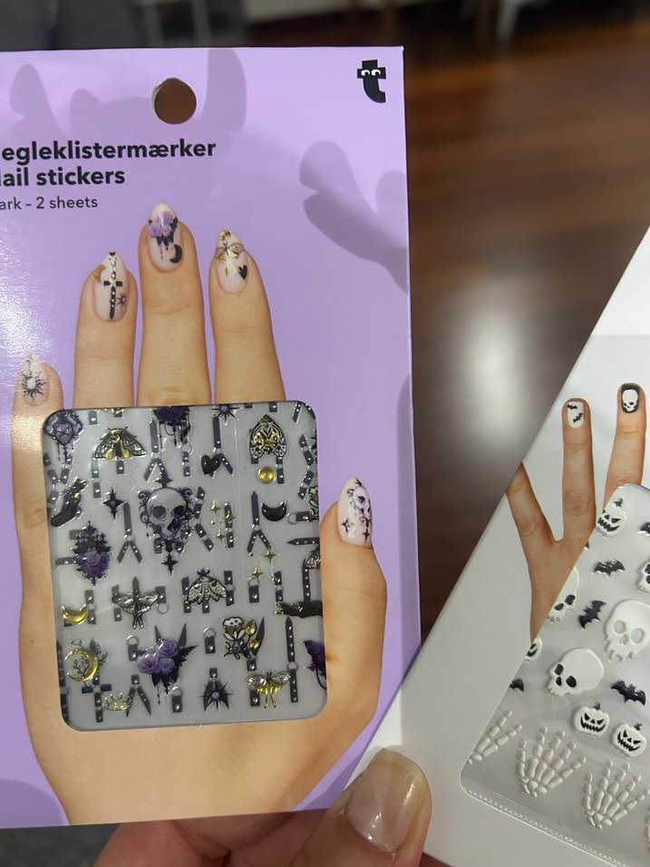 Mor ve Beyaz Tırnak Süslemeleri 3D - Görsel 4