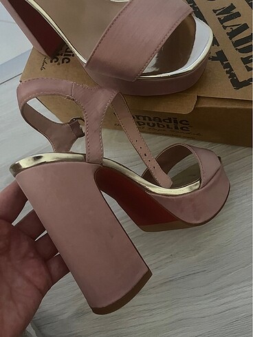 Stradivarius  marka sadece 1 kez giyildi . - Görsel 7