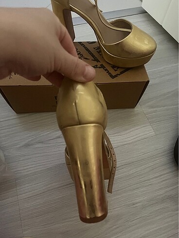 36 Beden Stradivarius sadece 1 defa giyildi .