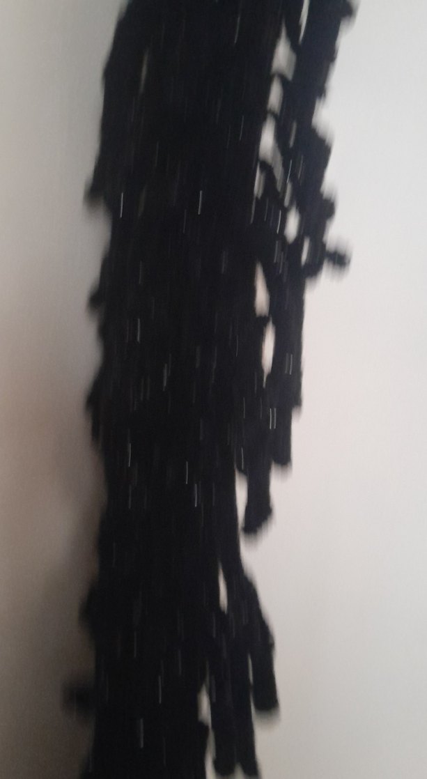 Püsküllü Siyah Örgü Gotik Kadın Şal - Görsel 3