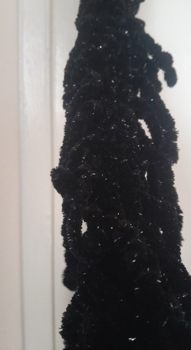 Püsküllü Siyah Örgü Gotik Kadın Şal - Görsel 2