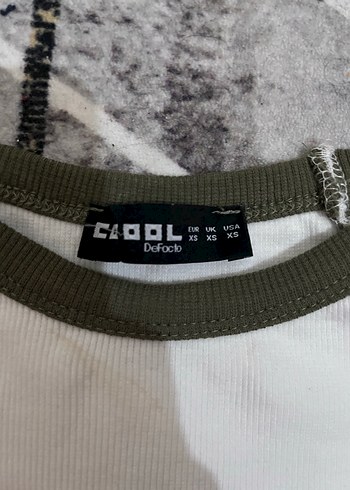 Kadın Beyaz Gri Baskılı Kısa Kollu Tişört - Görsel 2