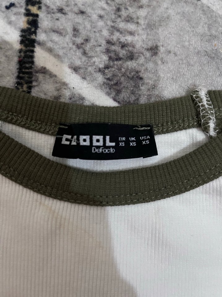 Kadın Beyaz Gri Baskılı Kısa Kollu Tişört - Görsel 2