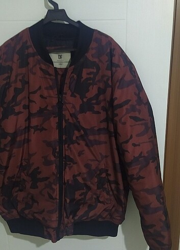 Defacto bomber ceker
