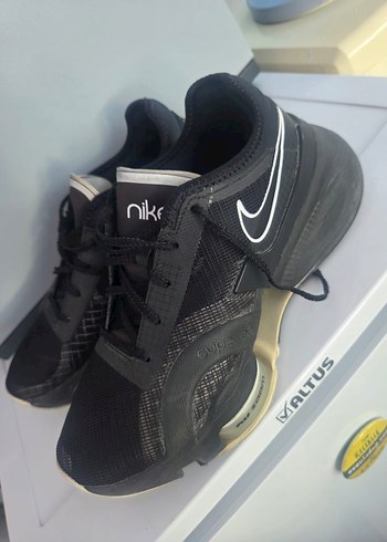 Nike Siyah Elastik Bağcıklı Blok Topuklu Spor Ayakkabı