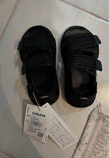 Adidas Orjinal 21 numara Adidas sandalet