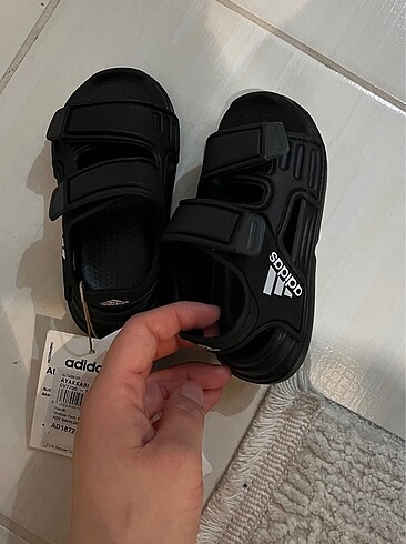 Orjinal 21 numara Adidas sandalet