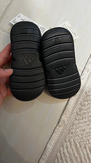 21 Beden siyah Renk Orjinal 21 numara Adidas sandalet