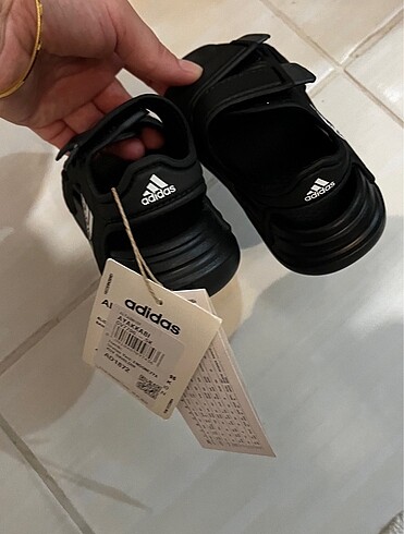 21 Beden Orjinal 21 numara Adidas sandalet