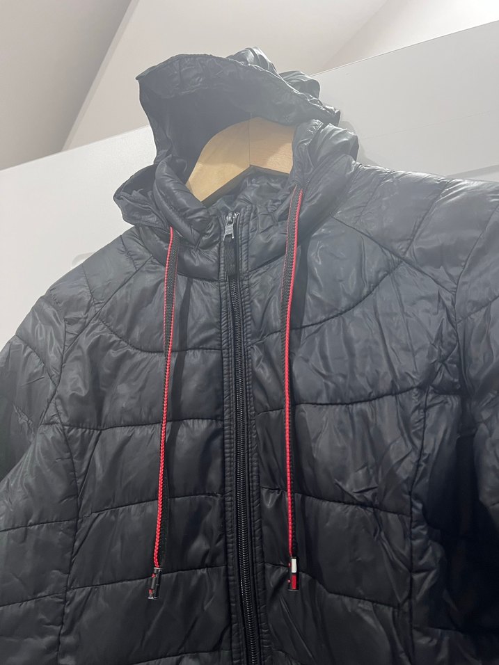 Siyah Kapüşonlu Kadın Spor Mont - Görsel 2