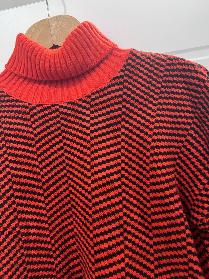 Kırmızı Çizgili Balıkçı Yaka Triko Kazak - Görsel 4
