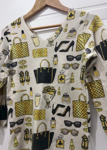 Sarı Baskılı V Yaka Kadın Kazak - Görsel 2